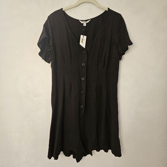 BB Dakota STEVE MADDEN Black Romper NWT Sz 10 Shorts Flutter Sleev - Picture 1 of 8